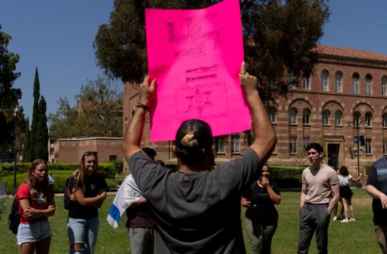 pezullohet-mesimi-ne-universitetin-e-kalifornise-pas-perleshjeve-mes-grupeve-protestuese