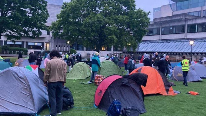 studentet-ne-irlande-ngriten-kampin-e-solidaritetit-per-gazen,-kerkojne-heqjen-e-investimeve