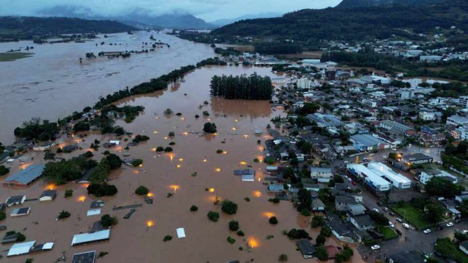 rritet-numri-i-viktimave-nga-permbytjet-ne-brazil,-mbi-100-te-tjere-ende-te-zhdukur