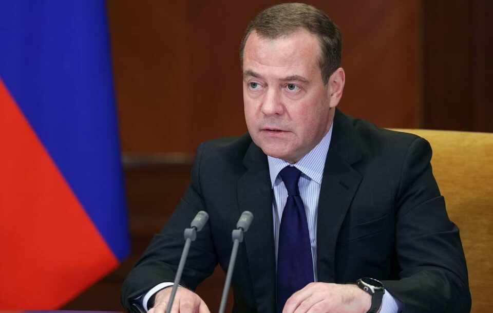 medvedev:-rusia-duhet-t’i-pergjigjet-hyrjes-se-trupave-perendimore-ne-ukraine