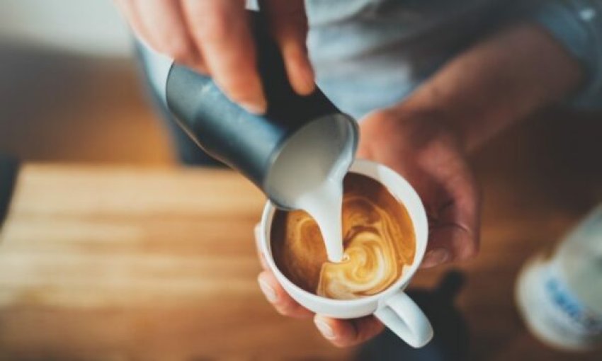 kafeina-ka-efekt-stimulues,-por-mesoni-cilat-jane-efektet-negative