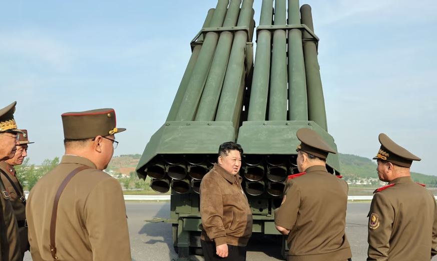 synon-ta-vere-te-perdorim-kete-vit,-kim-jong-un-mbikeqyr-testimin-e-nje-raketahedhesi-te-ri