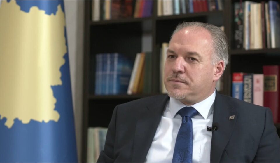 ministri-damka:-kushtezimi-i-kosoves-per-kie-eshte-i-padrejte-dhe-dekurajues