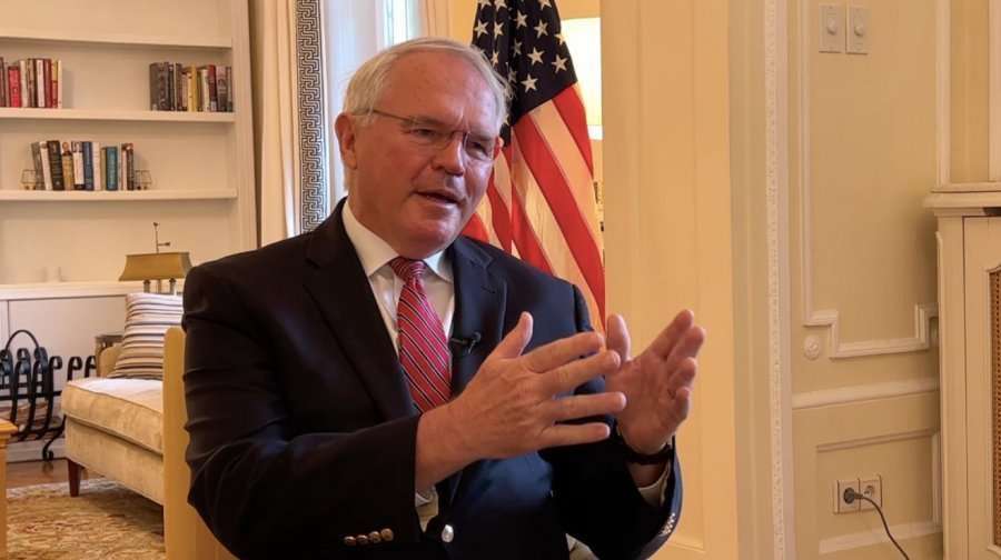 hill:-procesi-i-brukselit-e-vetmja-rruge-per-zgjidhjen-e-problemeve-kosove-–-serbi