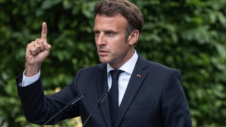 “surprize-e-madhe-per-vendin!”-macron-shpalli-zgjedhje-te-parakohshme-ne-france,-analiza-e-bbc:-rrezik-i-larte-per-presidentin