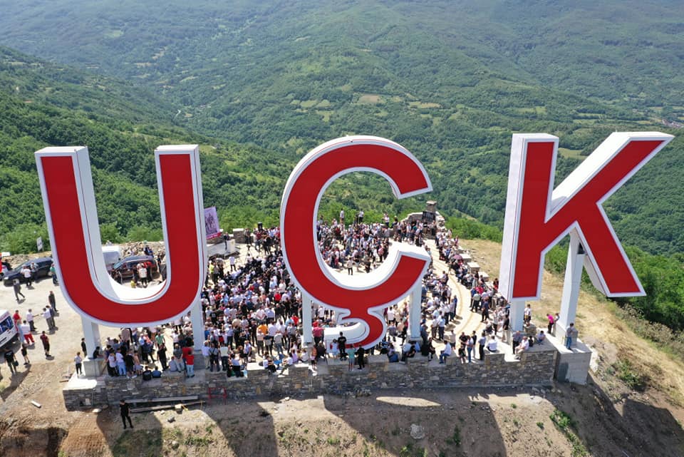 perurohet-obelisku-gjigant-“uck”-ne-prizren