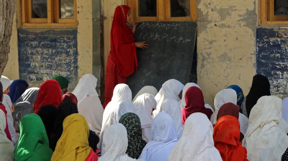 ndalimi-i-edukimit-te-vajzave-afgane-rezulton-me-martesa-te-hershme!-si-ndryshoi-jeta-e-tyre-pas-ardhjes-se-talibaneve-ne-pushtet