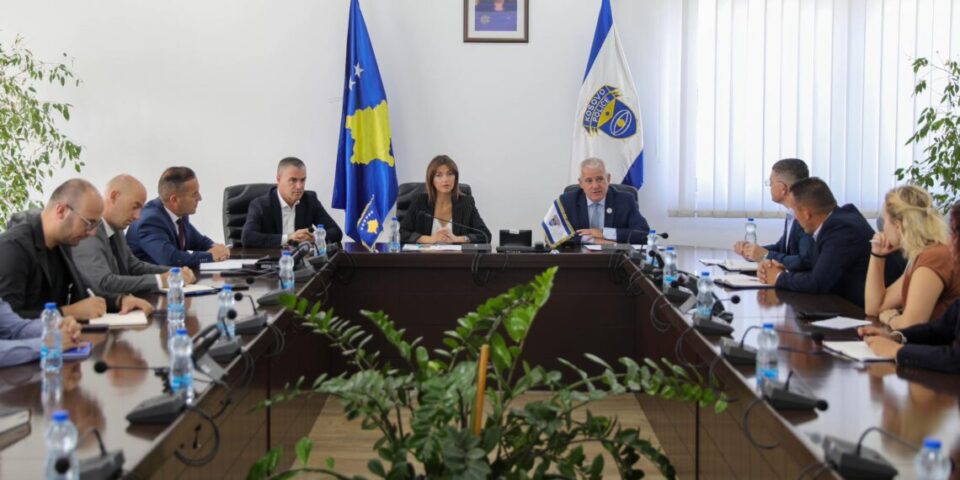 svecla-dhe-haxhiu-vizituan-policine-e-kosoves,-ofrojne-mbeshtetje-per-hetimin-e-krimeve-te-luftes