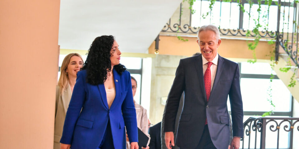 blair-e-falenderon-osmanin-per-mikpritjen-dhe-dhuraten