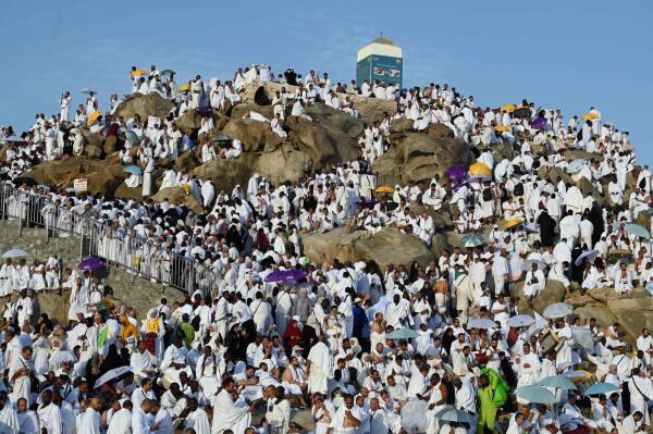pelegrinet-myslimane-vazhdojne-udhetimin-shpirteror-me-viziten-ne-arafat
