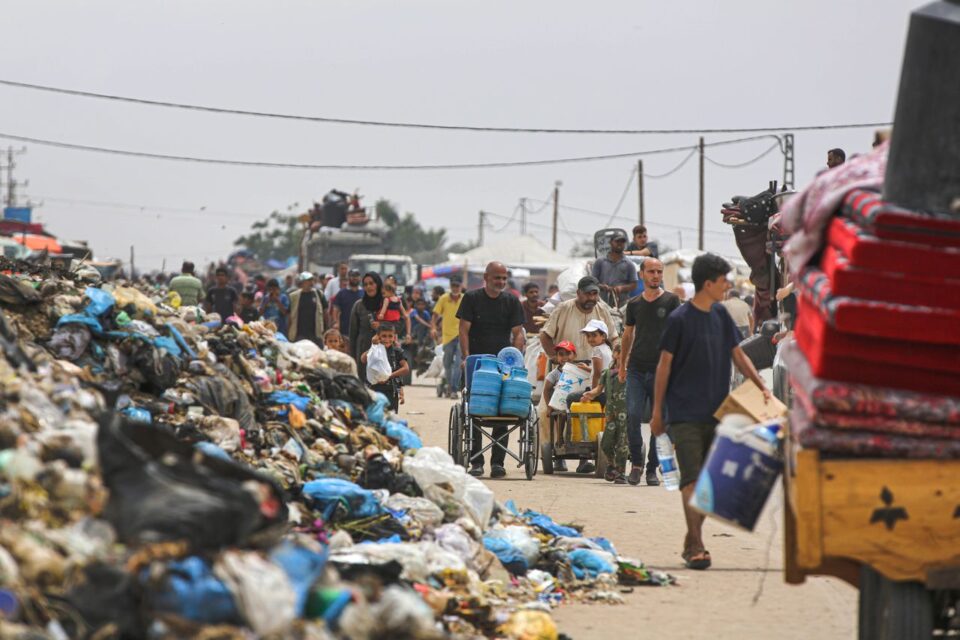 “kerkojne-siguria-aty-ku-nuk-ka”-agjencia-e-okb:-me-shume-se-1.3-milione-njerez-jane-zhvendosur-nga-rafah-ne-pjese-te-tjera-te-gazes-brenda-6-javeve