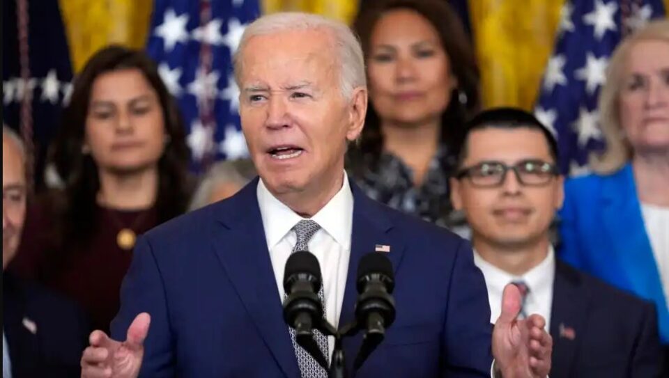 biden-lehteson-rrugen-per-shtetesi-per-gati-500.000-bashkeshorte-te-amerikaneve