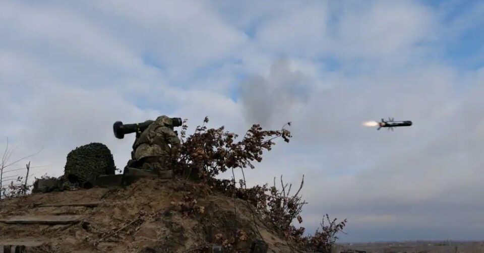 ushtaret-ukrainas-mbeshteten-ne-raketat-amerikane-antitank-‘javelin’