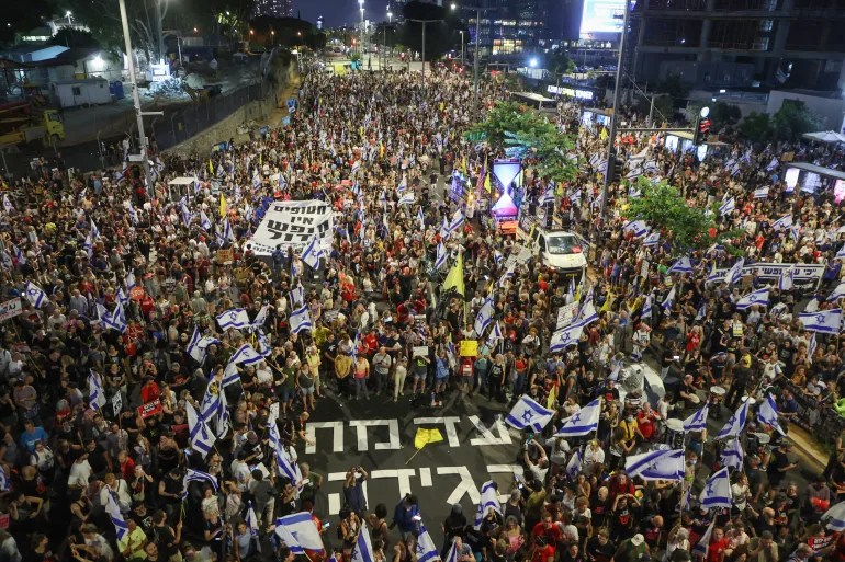 protestuesit-antiqeveritar-marshojne-drejt-rezidences-se-ne’tanyahut-ne-je’rusalem