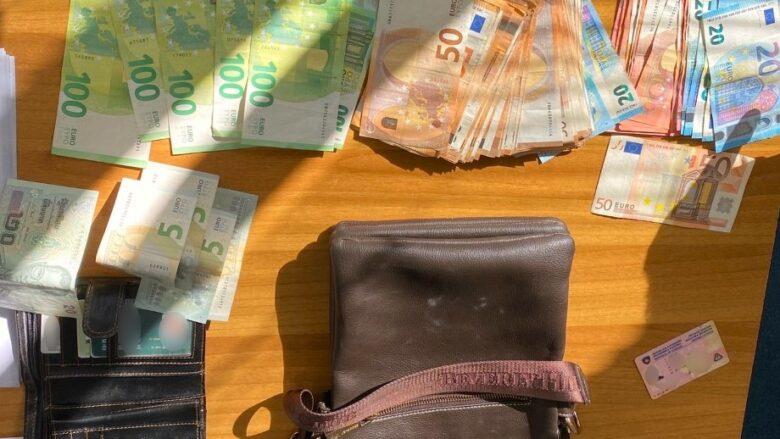 gjeti-nje-cante-me-7500-euro,-qytetari-ne-gjilan-e-dorezoi-ne-polici