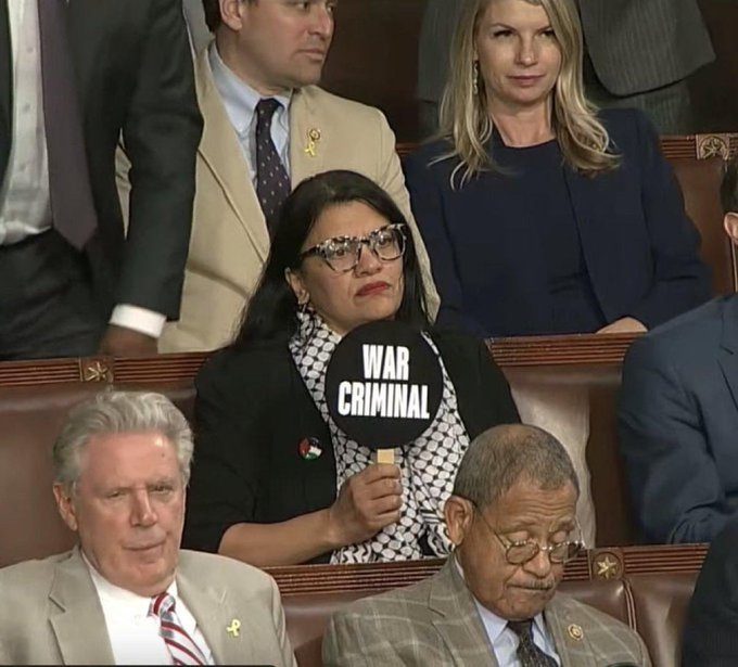 rashida-tlaib-mban-nje-tabele-ku-shkruhet-“kri’minel-lu’fte”