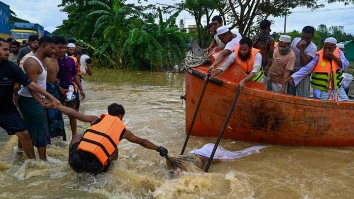 turqia-dergon-ndihma-per-bangladeshin-e-goditur-nga-permbytjet