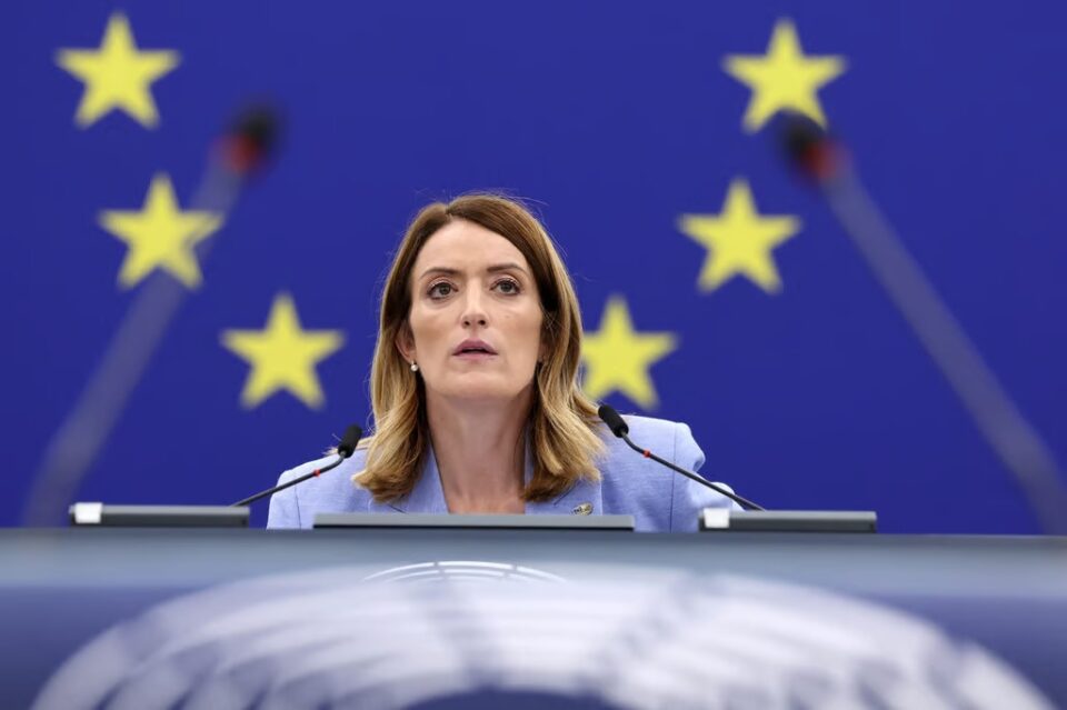 presidentja-e-pe-emeron-kunatin-e-saj-si-shef-te-stafit,-roberta-metsola-perballet-me-kritika!-eurodeputeti-laburist:-nepotizem-i-shfrenuar!