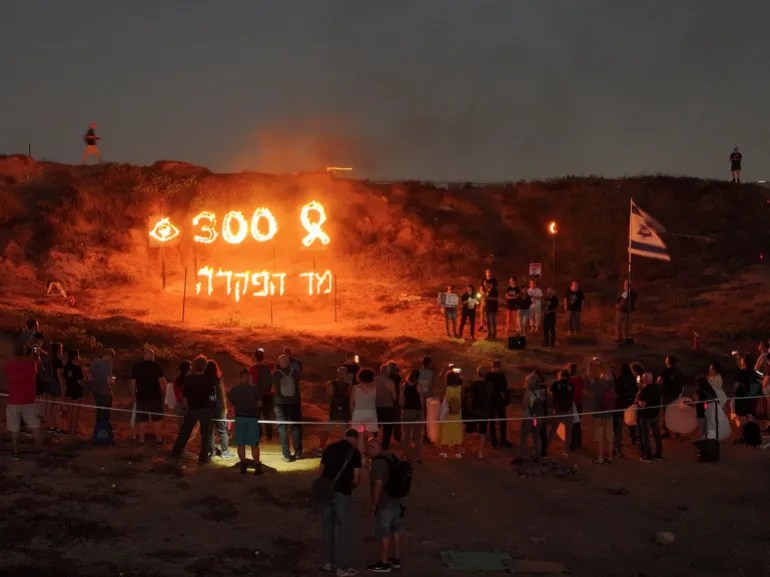 vazhdojne-demonstratat-ne-tel-aviv-per-ro’berit-e-mbajtur-ne-ga’za