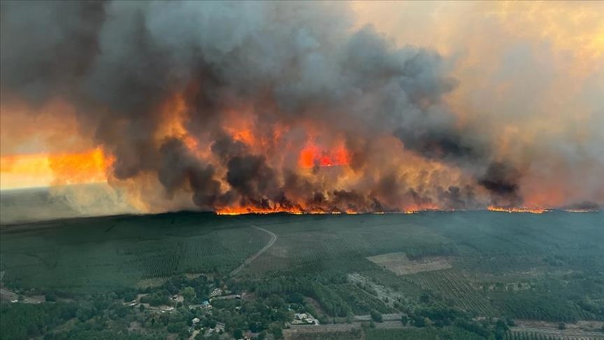 france,-nga-zjarri-jane-djegur-mbi-400-hektare-siperfaqe-pyjore