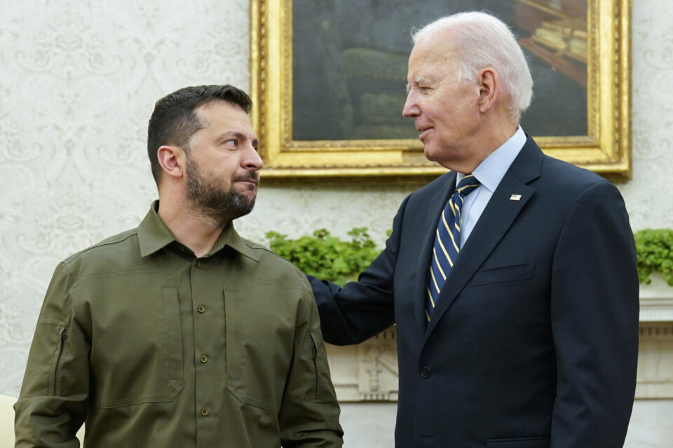 biden-bisedon-me-zelenskyn,-e-njofton-per-ndihme-te-re-ushtarake-per-ukrainen!-zbulohet-cfare-perfshin-paketa-e-re