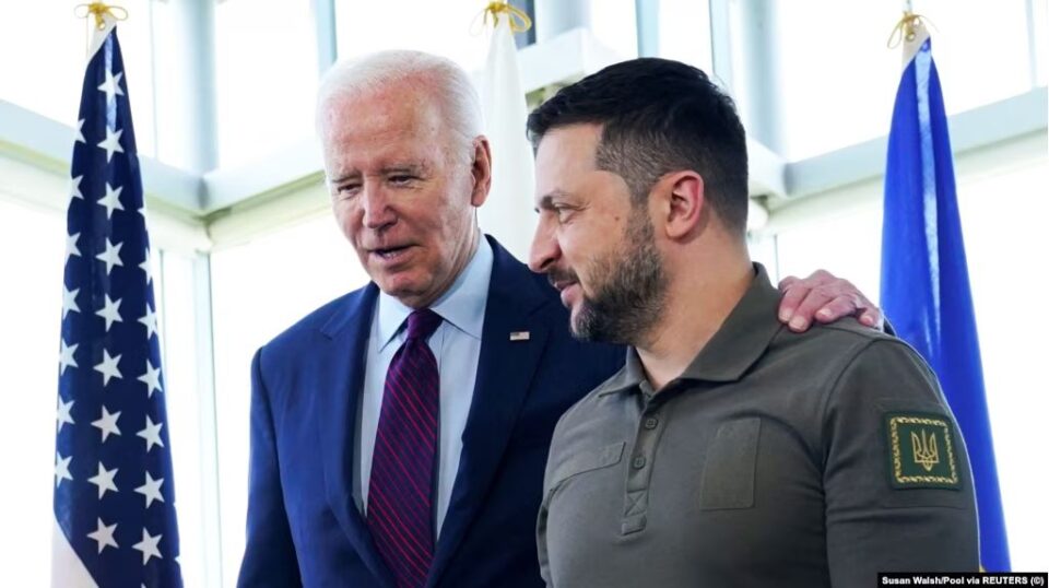 biden-bisedon-me-zelenskyn,-e-njofton-per-ndihme-te-re-ush’tarake-per-ukrainen