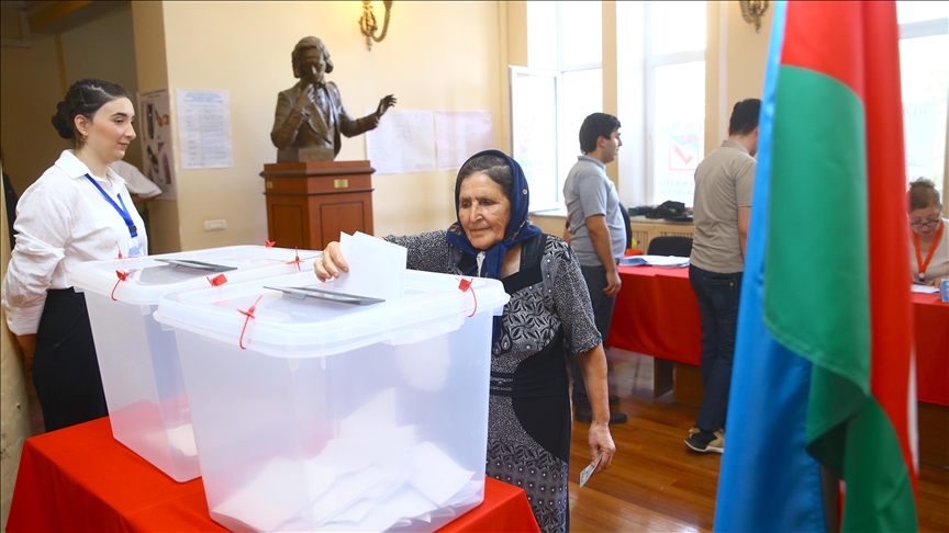 azerbajxhani-drejt-qendrave-te-votimit-per-zgjedhjet-e-parakohshme-parlamentare