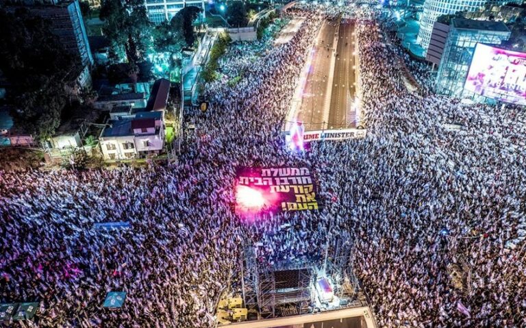 “marreveshje,-tani”-gjetja-e-pengjeve-izraelite-te-vrara,-rreth-700-mije-njerez-ne-demonstrata!-turma-“pushton”-rruget-kryesore-e-kryqezimet-ne-mbare-izraelin