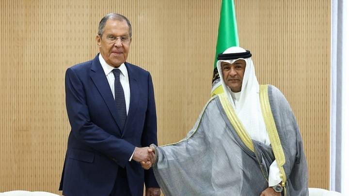 lavrov-takohet-me-zyrtare-te-larte-gjate-vizites-ne-arabine-saudite