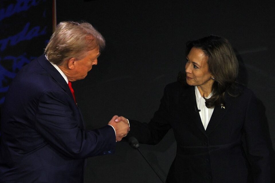 nga-shtrengimi-i-duarve-te-shmangia-e-kontaktit-me-sy-dhe-tundja-e-kokes,-‘zberthehet’-gjuha-e-trupit-te-donald-trump-dhe-kamala-harris-ne-debatin-presidencial