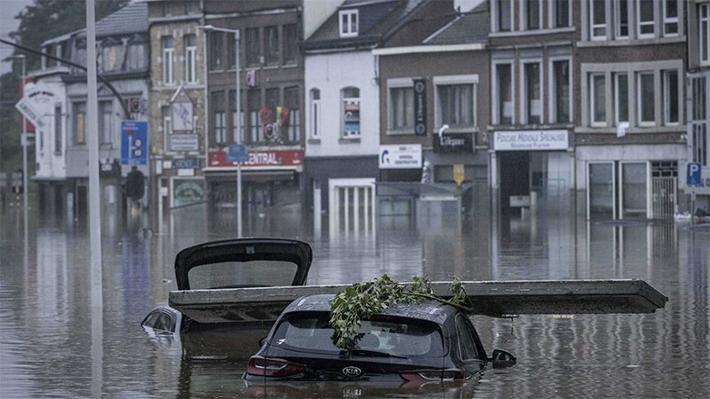 permbytje-ne-france,-rruget-e-kanes-shnderrohen-ne-“lumenj”