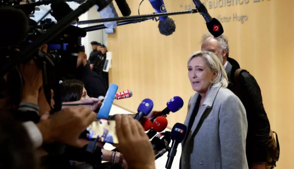 udheheqesja-e-ekstremit-te-djathte-ne-france-del-ne-gjyq-per-akuzat-per-abuzim-te-fondeve-te-be-se,-mediat-zbulojne-skemen!-marine-le-pen:-nuk-kemi-shkelur-asnje-rregull-politik!