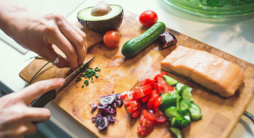 si-ndikon-ushqimi-ne-renien-e-flokeve,-cfare-tregon-studimi