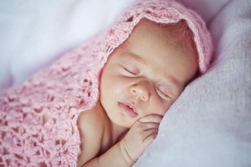 a-duhet-t’i-leme-bebet-te-qajne?-ja-cfare-thote-shkencat