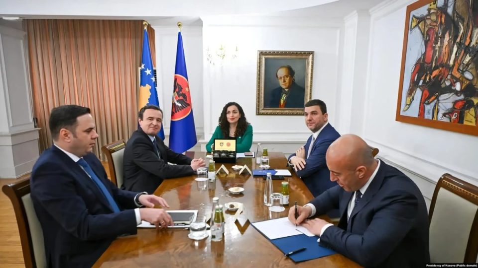 konsultimet-ne-presidence,-osmani-pas-kurtit-takon-edhe-krasniqin-e-abdixhikun