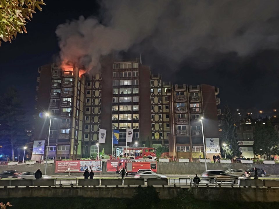 bosnje-e-hercegovine,-disa-persona-humbin-jeten-nga-zjarri-ne-nje-shtepi-pensionistesh-ne-tuzla