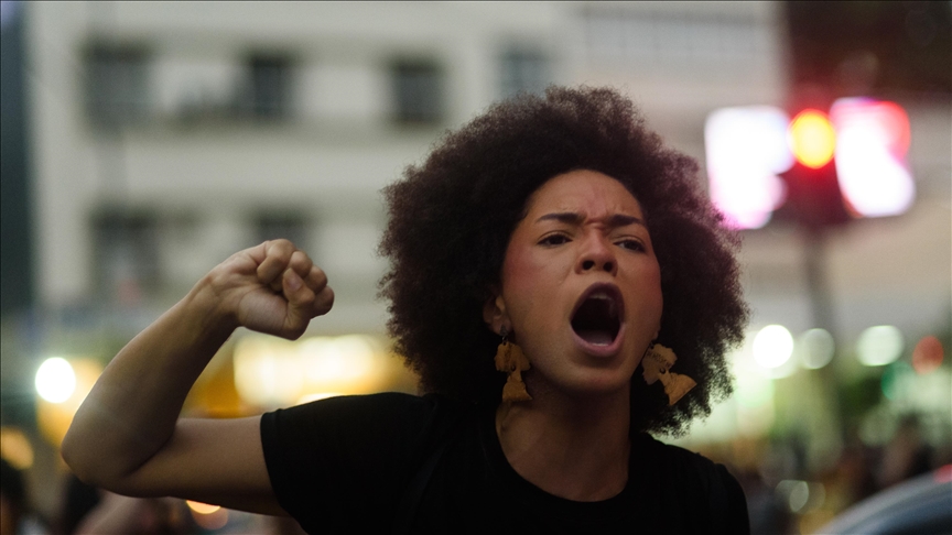 protestuesit-marshojne-ne-rio-de-janeiro-kunder-cop30-dhe-dhunes-shteterore