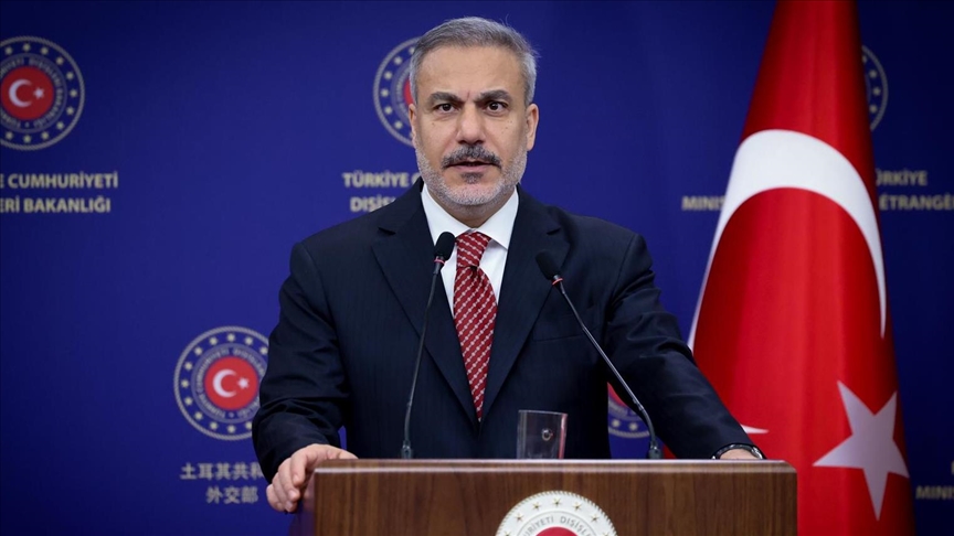 ministri-i-jashtem-turk:-izraeli-ende-nuk-po-i-permbush-detyrimet-per-ndihmen-ne-gaza