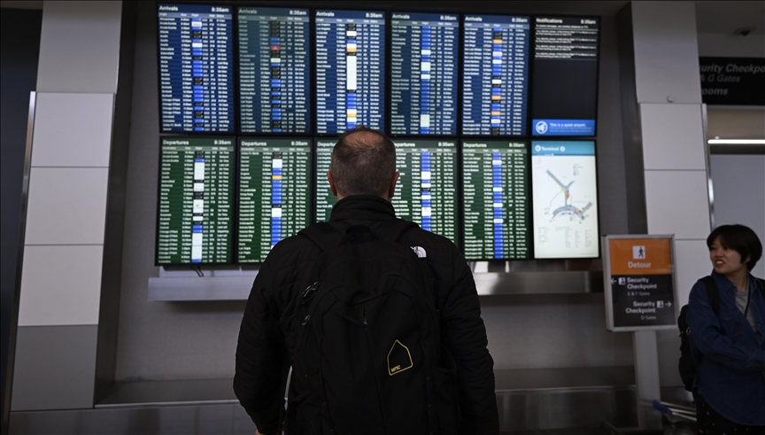 anulimet-e-fluturimeve-ne-shba-rriten-ndjeshem-pasi-mbyllja-e-qeverise-hyn-ne-nje-faze-kritike