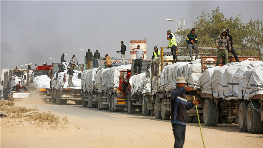 kamionet-me-ndihma-vazhdojne-te-hyjne-ne-gaza-sipas-marreveshjes-se-armepushimit