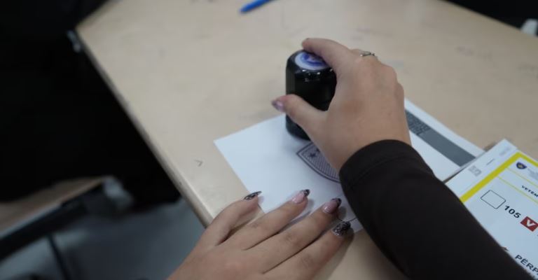 balotazhi-per-drejtuesit-lokale/-qytetaret-e-18-komunave-ne-kosove-u-drejtohen-sot-kutive-te-votimit