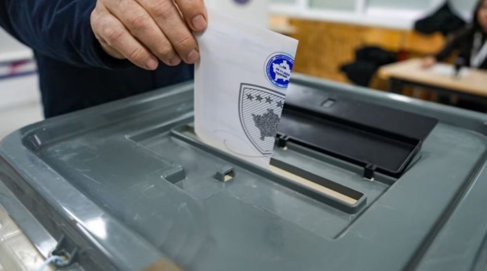 mbi-1-mln-qytetare-i-drejtohen-sot-kutive-te-votimit-ne-kosove!-balotazhi-i-zgjedhjeve-lokale-permes-fotografive