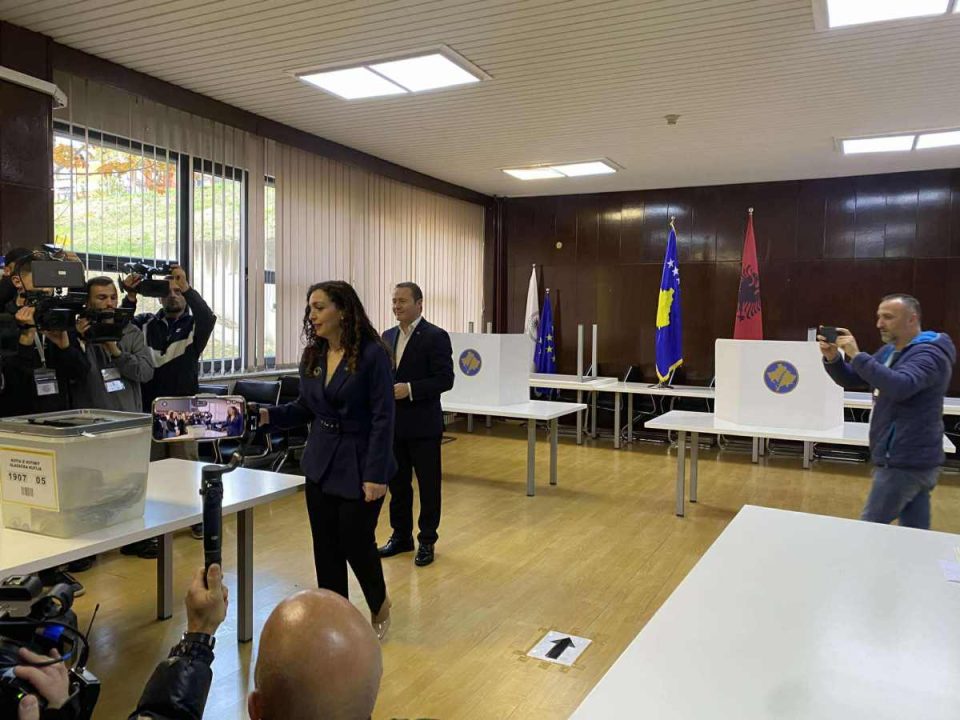presidentja-osmani-ushtron-te-drejten-e-votes-ne-prishtine:-kosova-ka-demokracine-me-te-forte-elektorale-ne-rajon