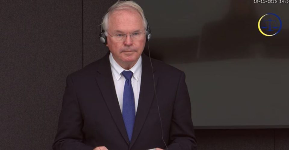 nga-kontakti-i-pare-me-uck,-te-rezervat-per-takimin-rugova-milloshevic-ne-beograd,-christopher-hill-deshmon-ne-mbrojtje-te-thacit-ne-hage