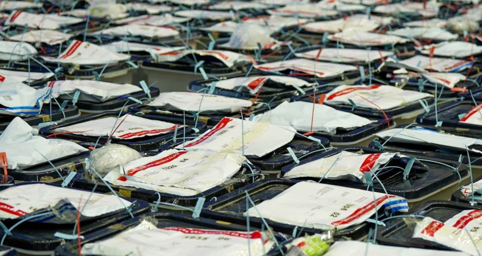 ndalet-procesi-i-numerimit-te-votave-nen-dyshimet-per-manipulim/-cfare-po-ndodh-ne-mitrovice-te-jugut?