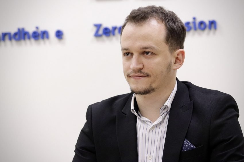 cakolli:-kqz-s’mund-te-flase-per-integritet-te-zgjedhjeve-pa-e-ditur-se-sa-fletevotime-jane-prekur-nga-gabimi-i-kompanise-sllovene