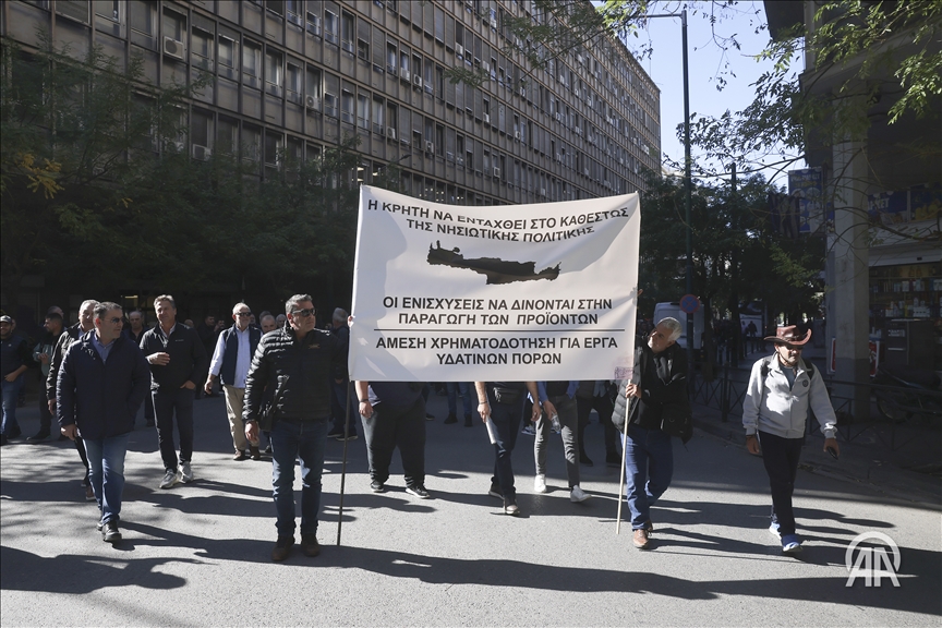 fermeret-greke-protestojne-ne-athine-per-shkak-te-vonesave-te-subvencioneve