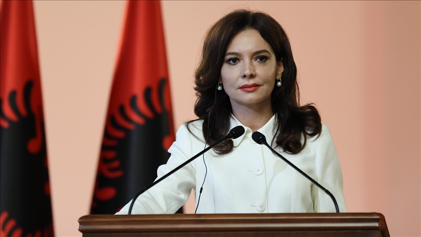 ministrja-e-jashtme-e-shqiperise-shpreh-ngushellime-per-turqine-pas-rrezimit-te-avionit-ushtarak