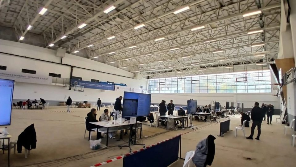 kqz:-verifikimi-i-votave-ne-mitrovice-drejt-perfundimit,-vazhdon-rinumerimi-i-41-vendvotime-ne-drenas