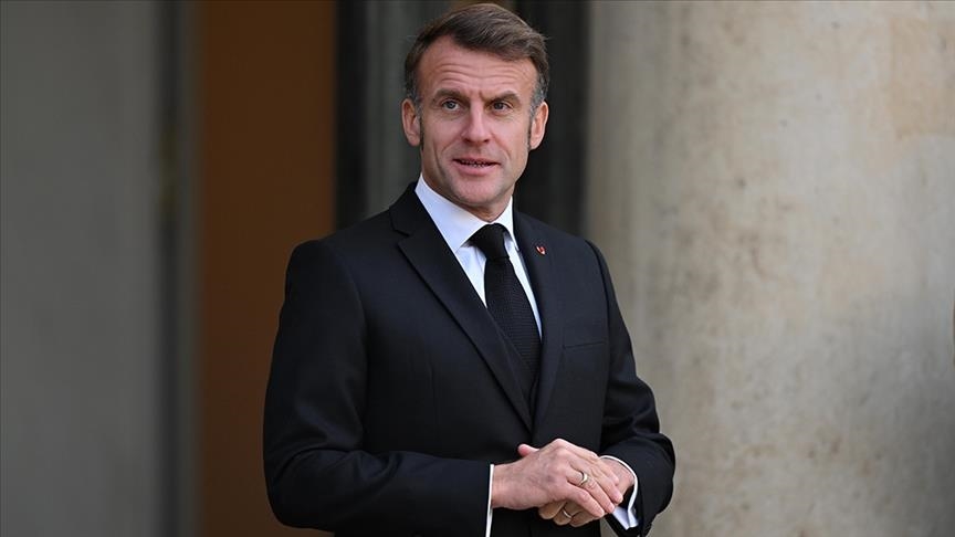 macron:-po-punojme-per-te-ndaluar-mediat-sociale-per-femijet-nen-moshen-15-vjec